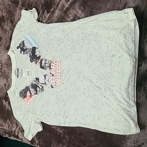Star Wars size M Tshirt neck cutout detail